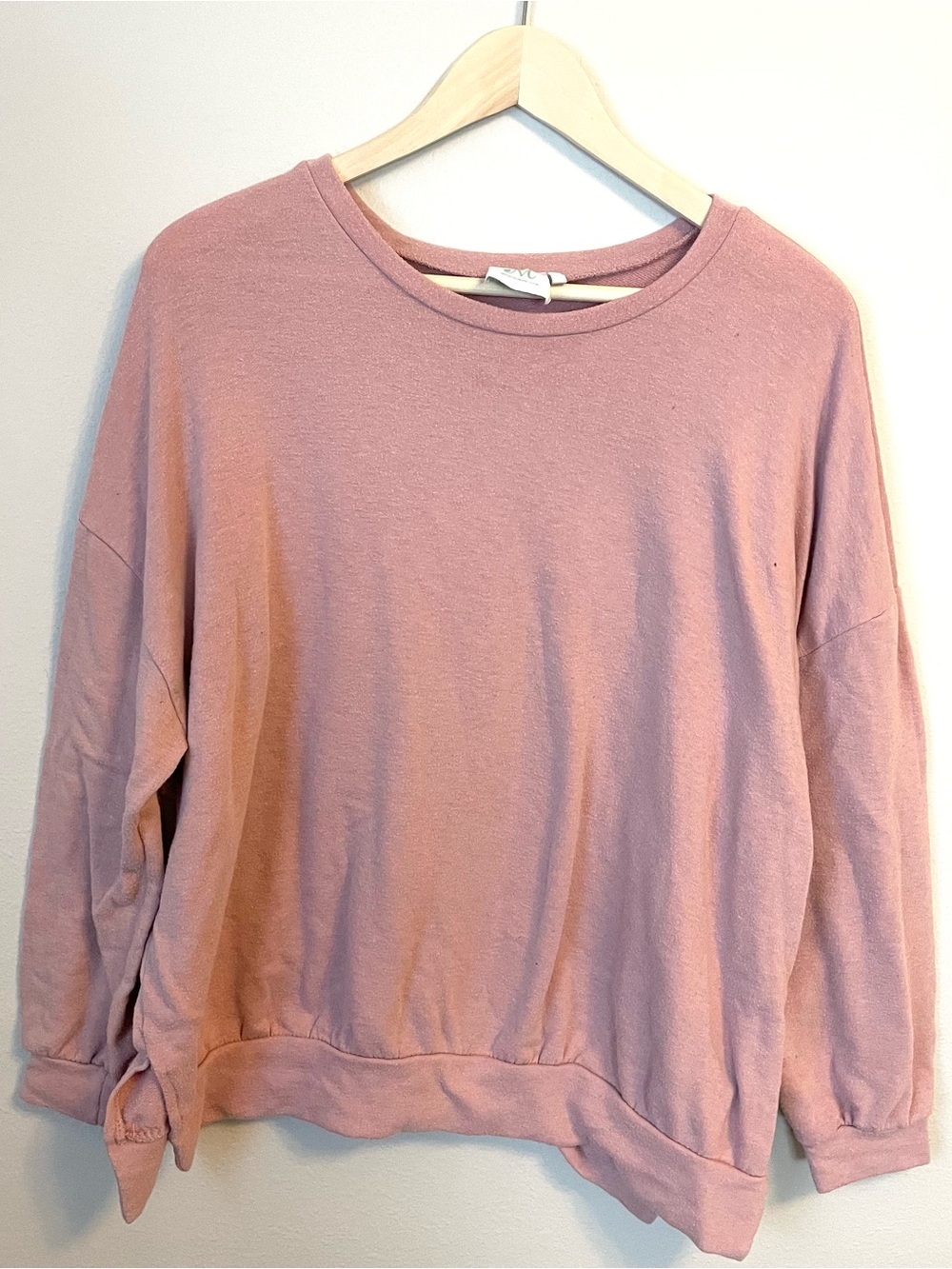 Shop the Mint | Soft Pink Lightweight Sweatshirt Pullover Crewneck | Size L